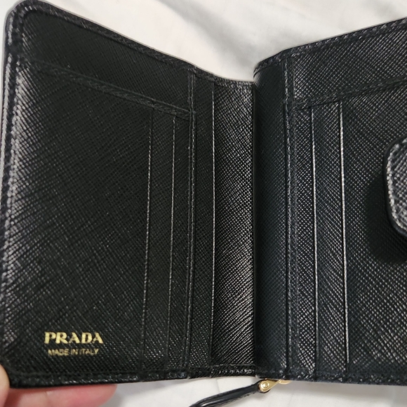 Prada wallet - Picture 2 of 4